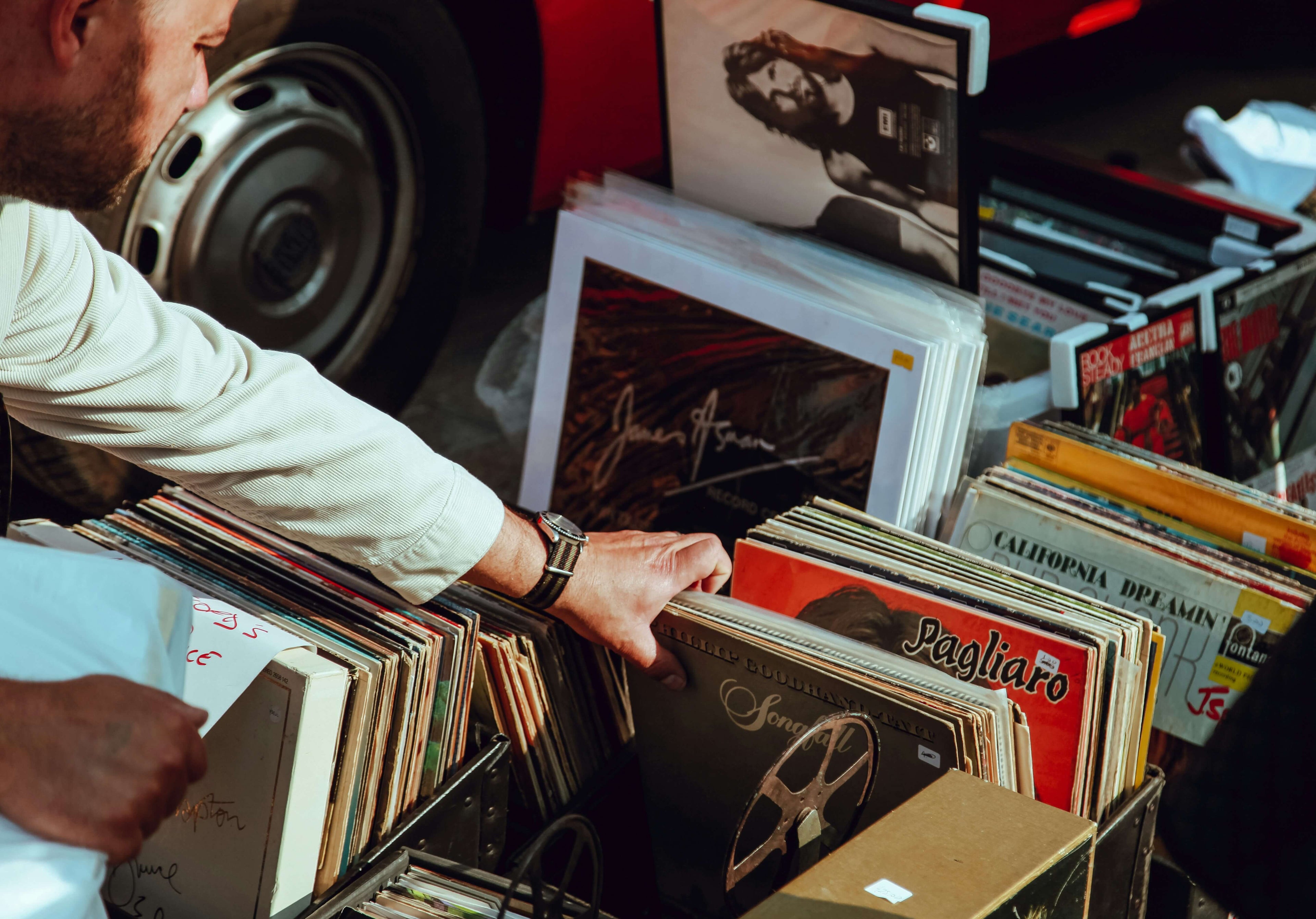 A Straightforward Guide to Grading Vinyl Records and CDs Using the Goldmine Standard